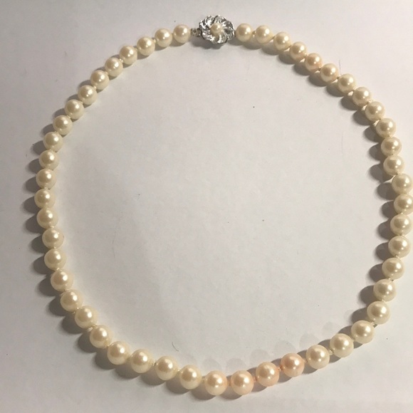 Vintage | Matte | Faux Pearl | Silver Flower Clasp | Necklace | Approx. … - Picture 2 of 4